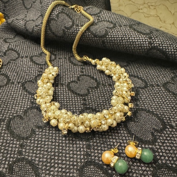 Jewelry lot ~ real champagne pearls & jade stone earrings & rhinestone necklace - Picture 4 of 6